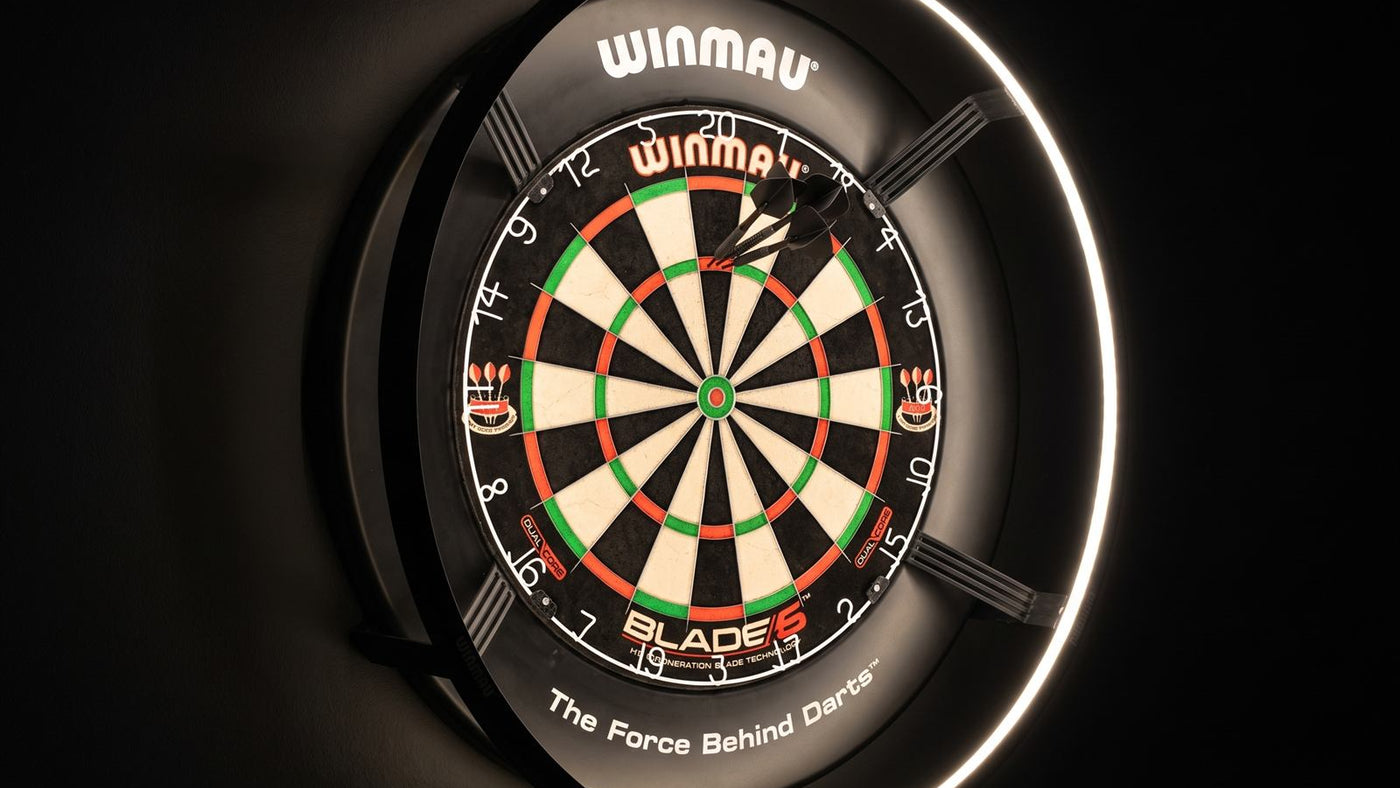 Dartbord met een ringverlichting die het hele bord gelijkmatig verlicht