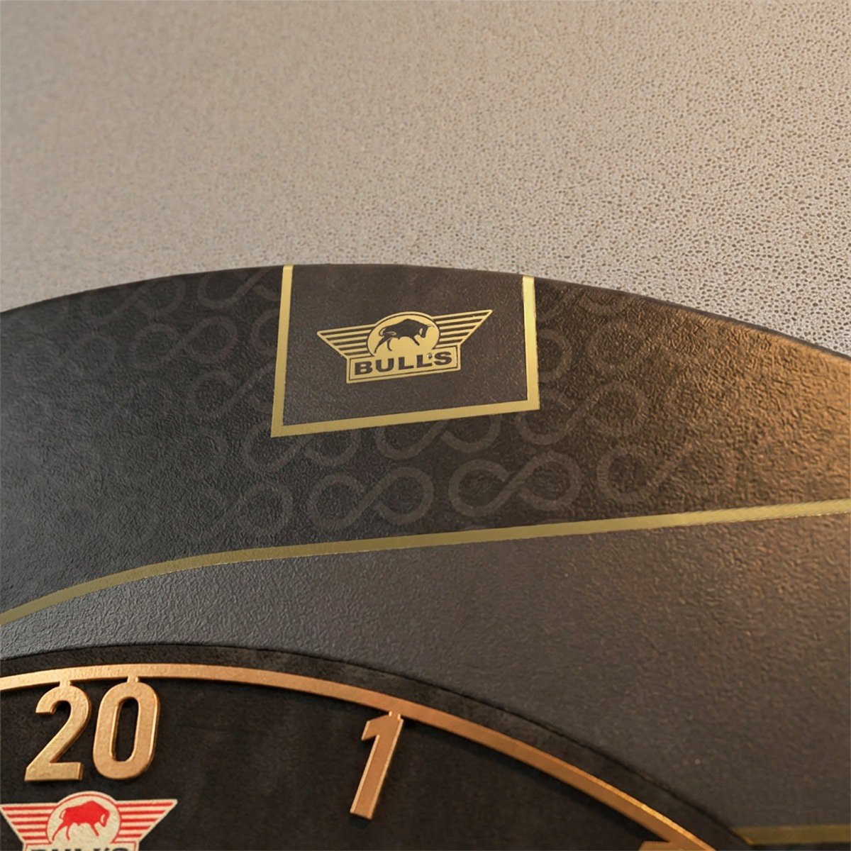 Bull's Advantage 8 Dart Surround (detail 2)